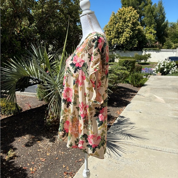 Torrid Georgette Floral Print Women's Top Size 2X - Picture 4 of 9